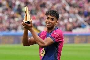 中后卫极限拦截救球队一命