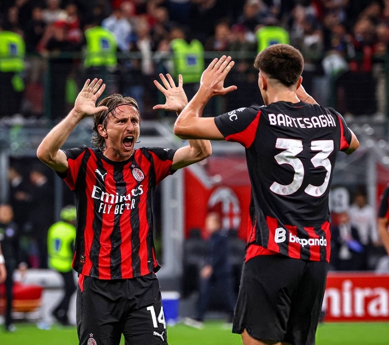 罗马诺：曼联并未与阿德耶米经纪人接触，也没与多特谈判