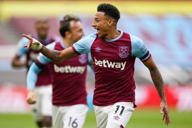 开小会？巴媒：安帅今日训练开始前和维尼修斯交谈了3分钟