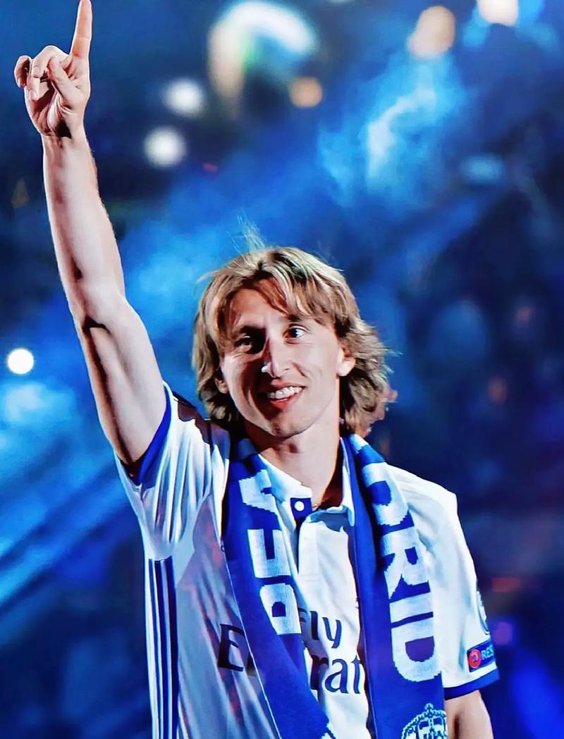 记者：下个月刘祝润就要当爸爸了，孩子会在大连出生